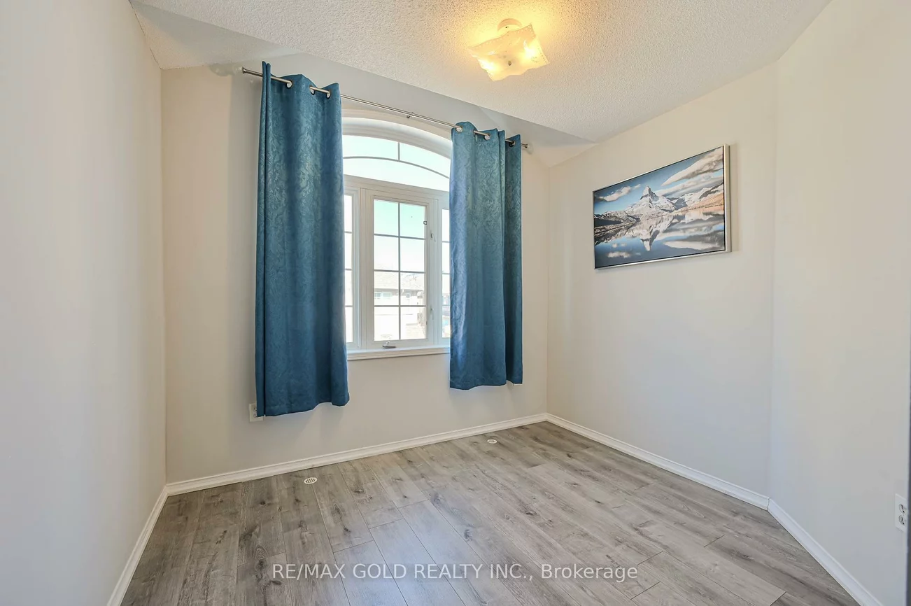 50, Strathaven, Hurontario, Mississauga