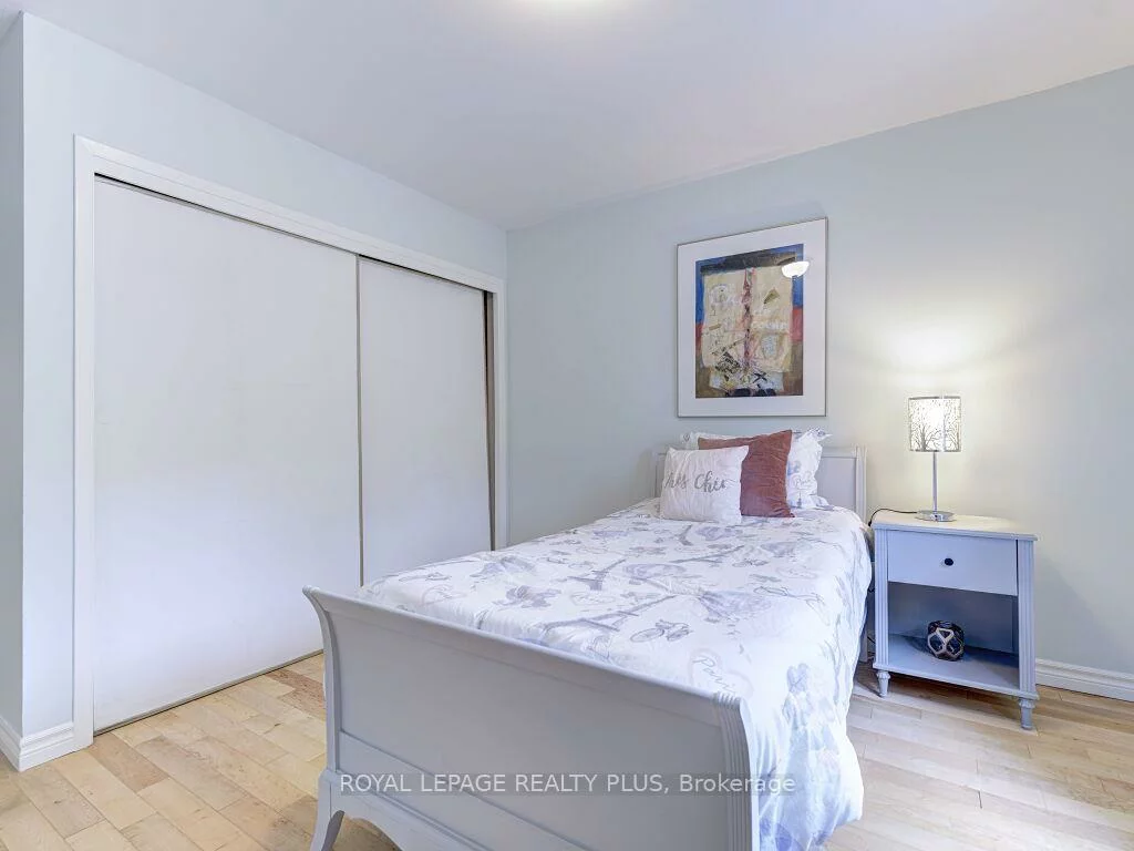 5020, Delaware, Hurontario, Mississauga