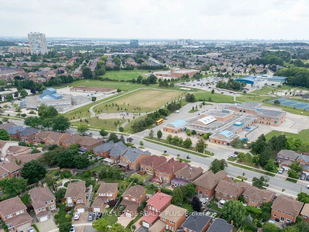 5020, Delaware, Hurontario, Mississauga