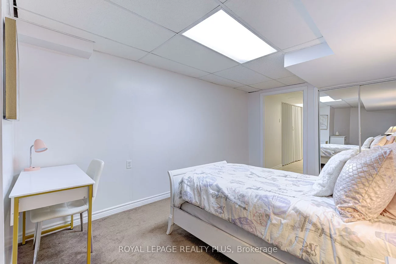 5020, Delaware, Hurontario, Mississauga