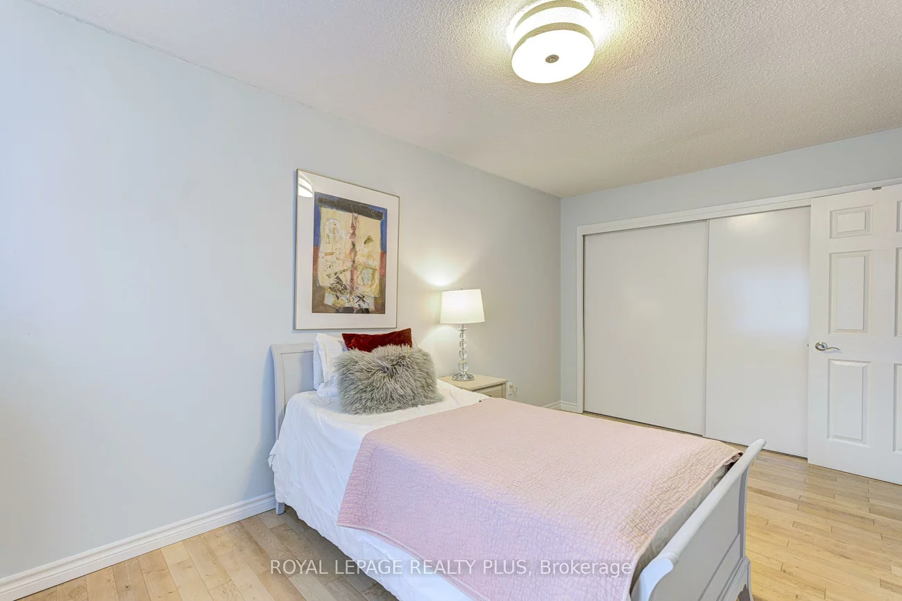 5020, Delaware, Hurontario, Mississauga