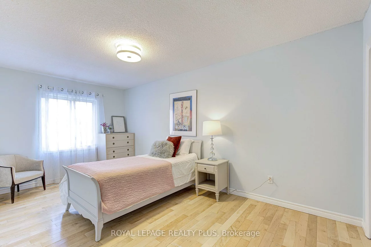 5020, Delaware, Hurontario, Mississauga