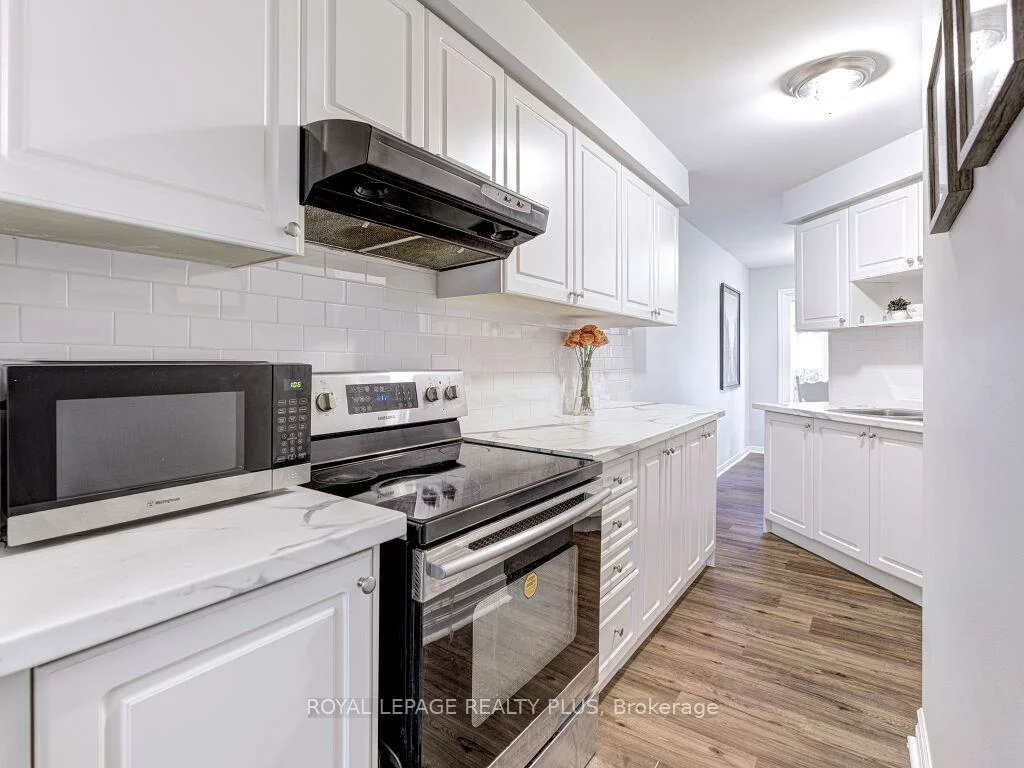 5020, Delaware, Hurontario, Mississauga