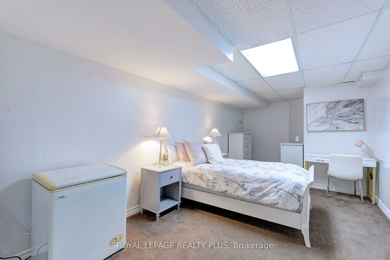 5020, Delaware, Hurontario, Mississauga