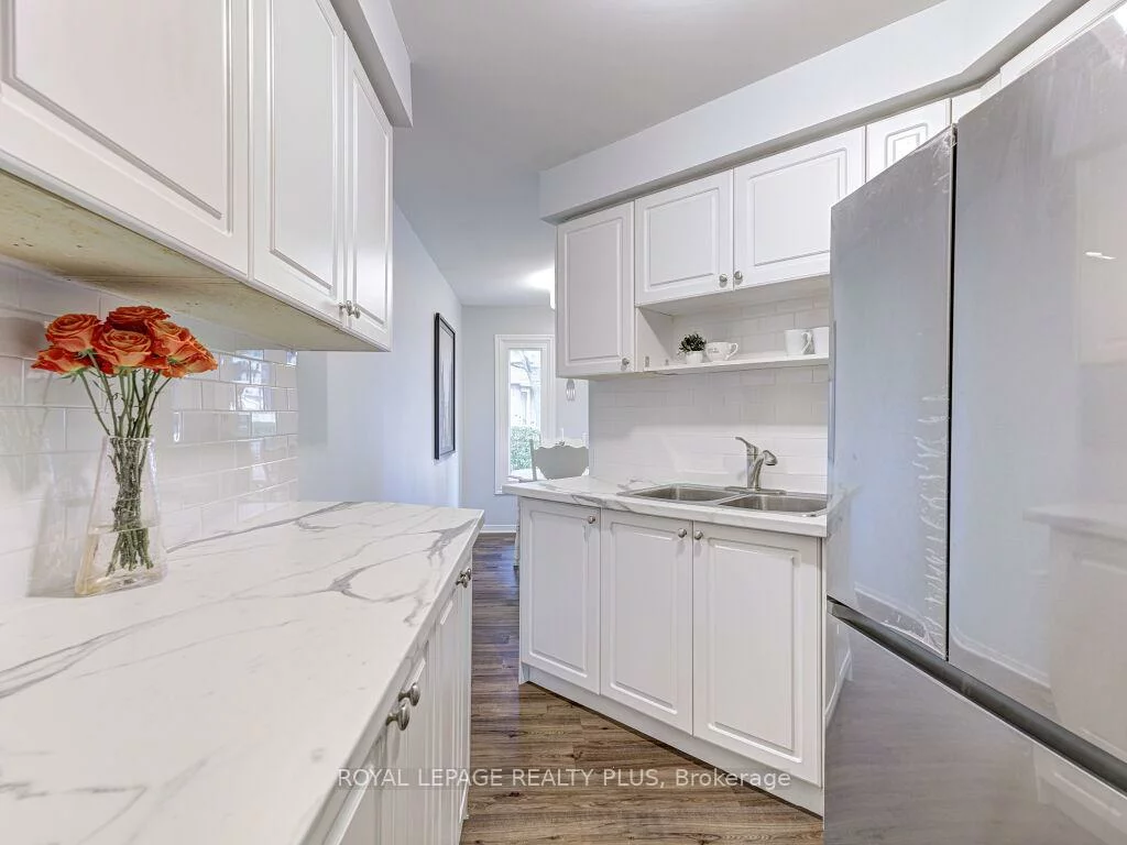 5020, Delaware, Hurontario, Mississauga
