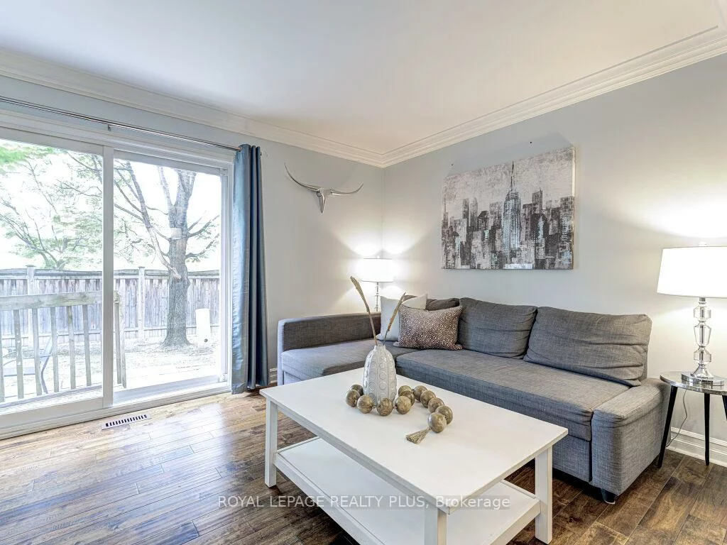 5020, Delaware, Hurontario, Mississauga
