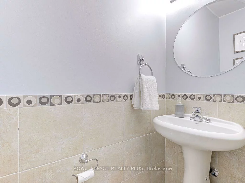 5020, Delaware, Hurontario, Mississauga