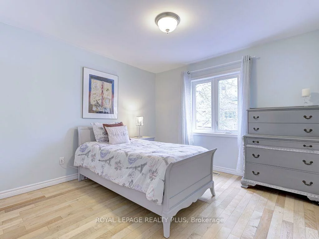 5020, Delaware, Hurontario, Mississauga