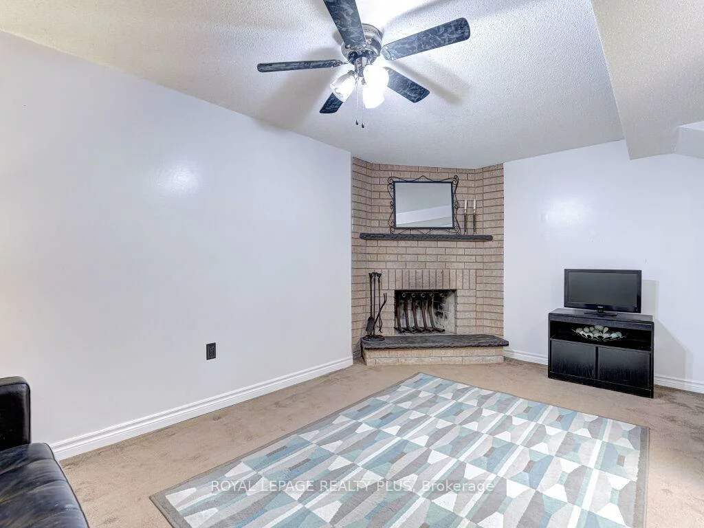 5020, Delaware, Hurontario, Mississauga