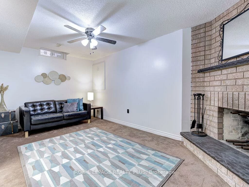 5020, Delaware, Hurontario, Mississauga