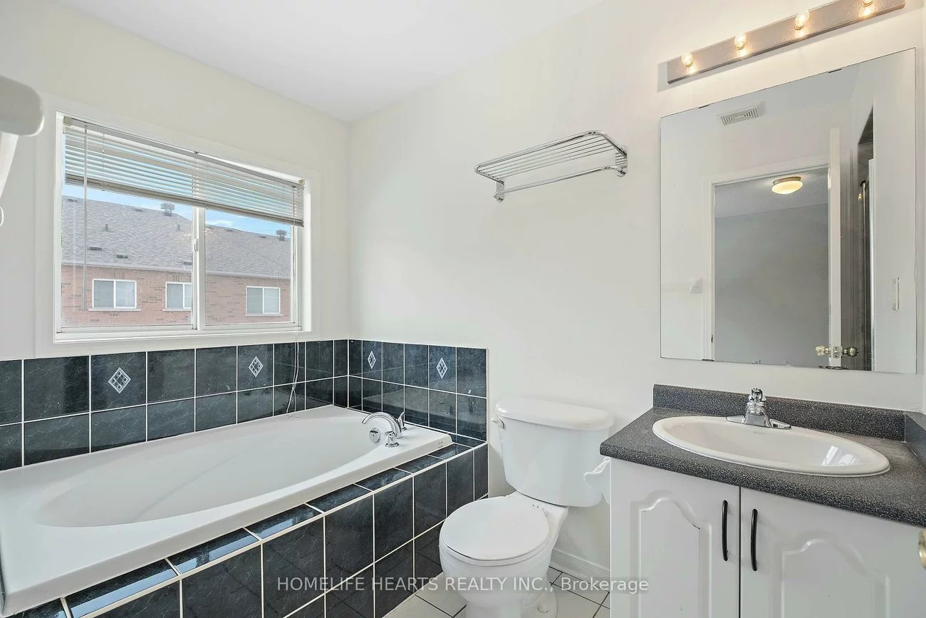 525, Novo Star, Meadowvale Village, Mississauga