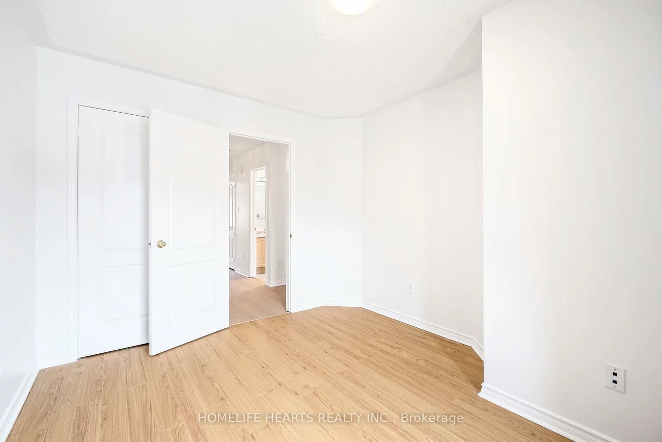 525, Novo Star, Meadowvale Village, Mississauga