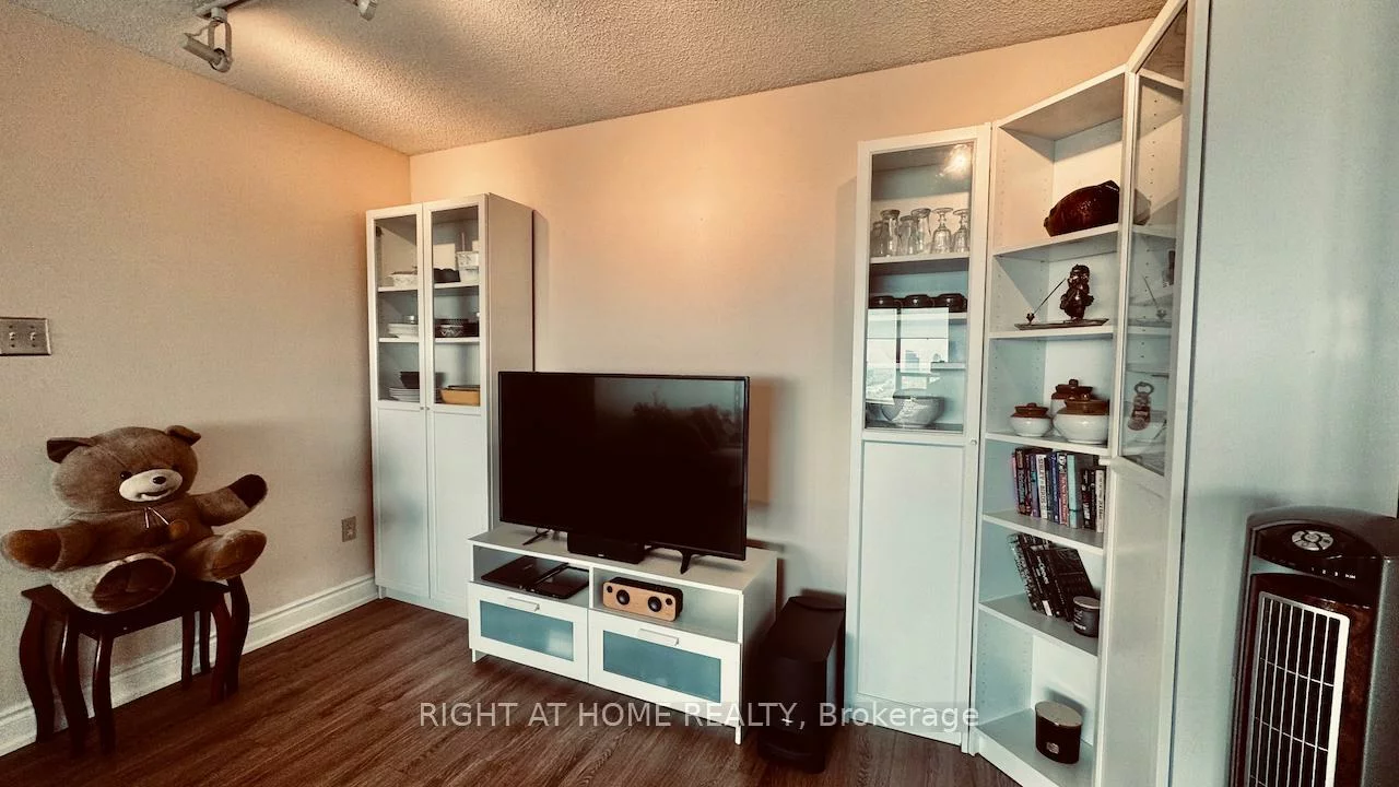 700, Constellation, Hurontario, Mississauga