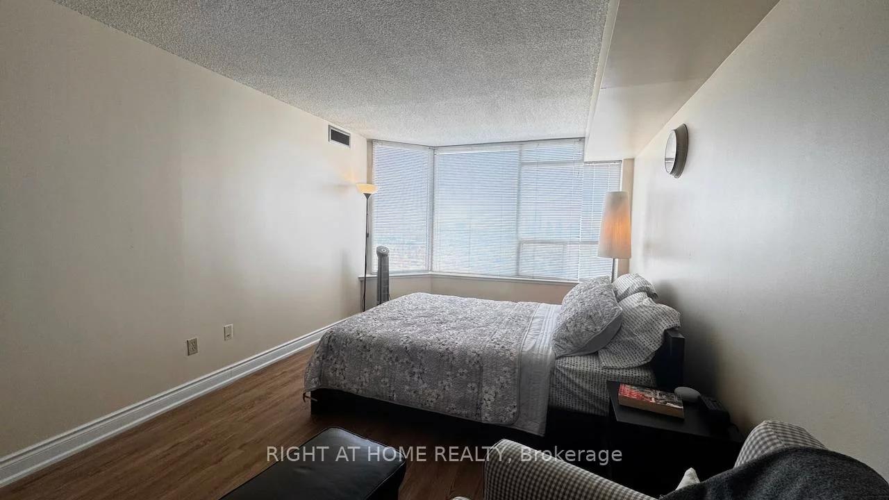700, Constellation, Hurontario, Mississauga