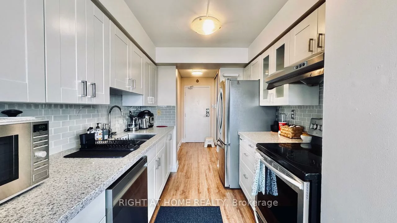 700, Constellation, Hurontario, Mississauga