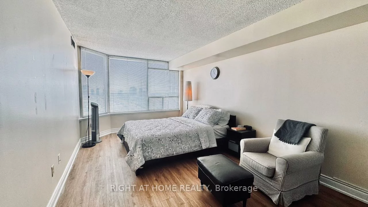 700, Constellation, Hurontario, Mississauga