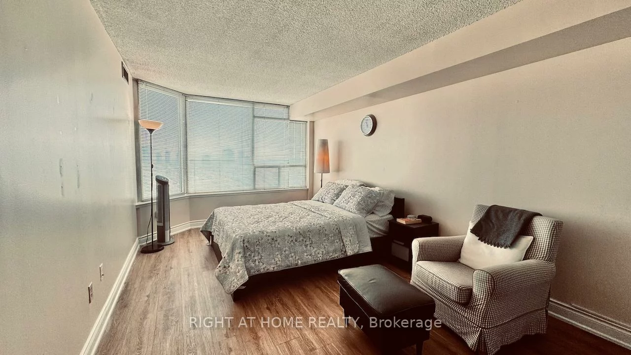 700, Constellation, Hurontario, Mississauga