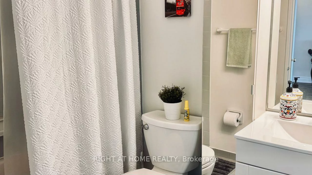 700, Constellation, Hurontario, Mississauga