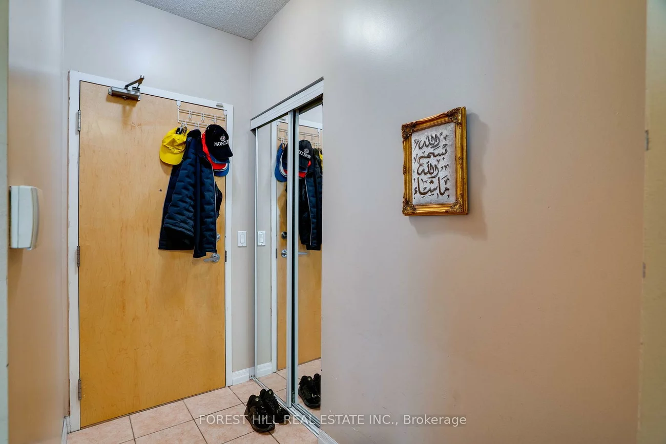 220, Burnhamthorpe, City Centre, Mississauga