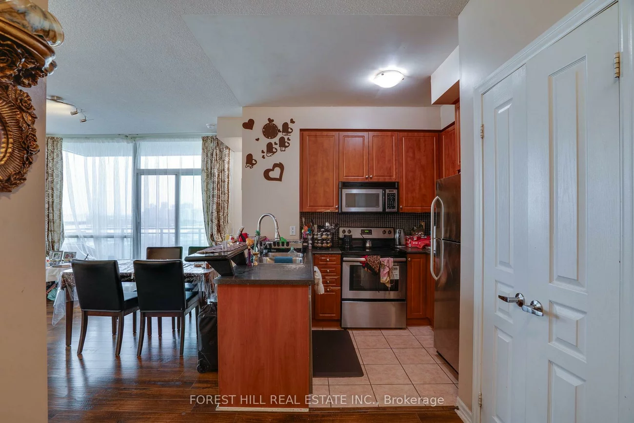 220, Burnhamthorpe, City Centre, Mississauga