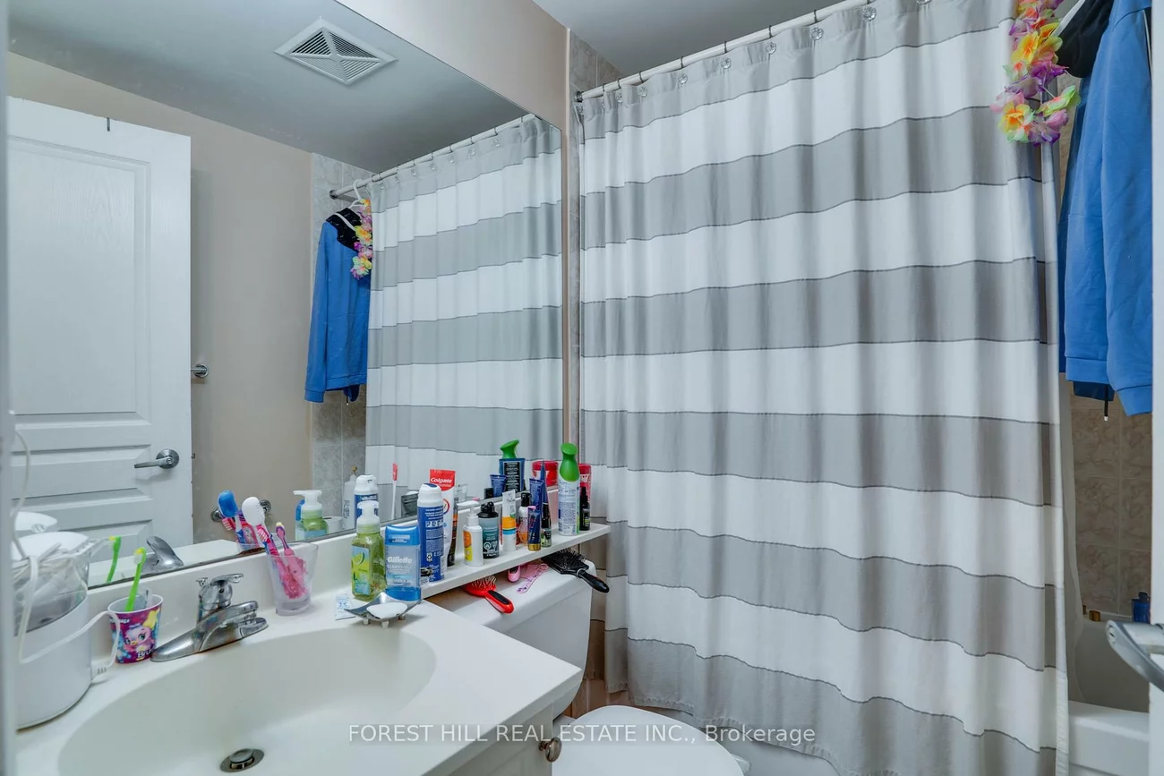 220, Burnhamthorpe, City Centre, Mississauga