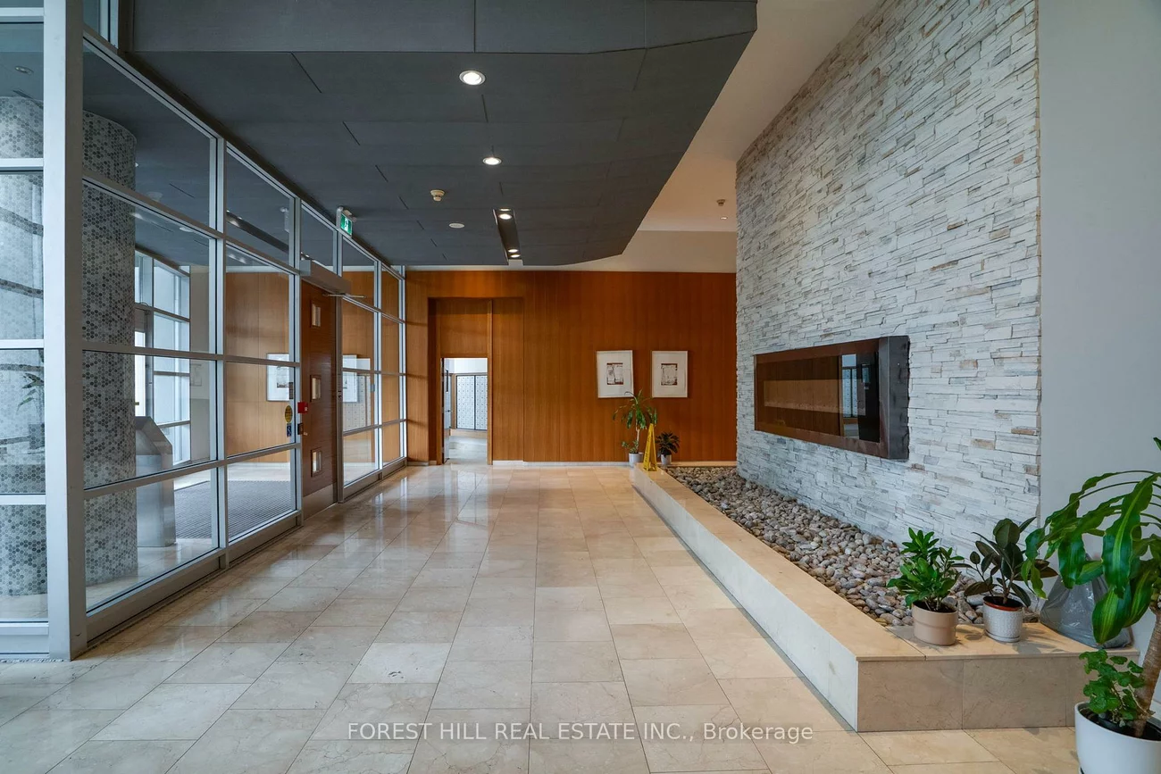 220, Burnhamthorpe, City Centre, Mississauga