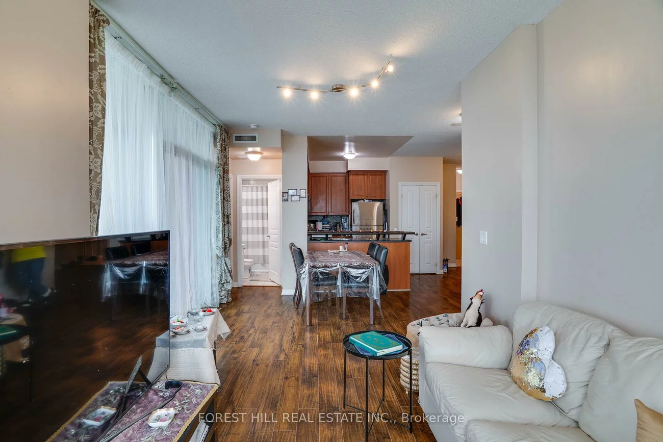 220, Burnhamthorpe, City Centre, Mississauga