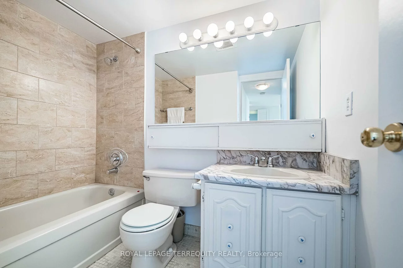 1333, Bloor, Applewood, Mississauga