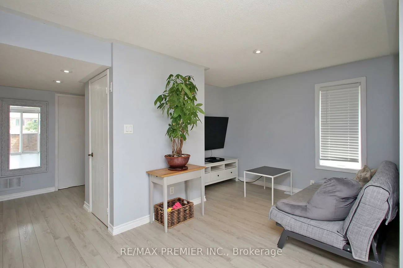 45, Bristol, Hurontario, Mississauga