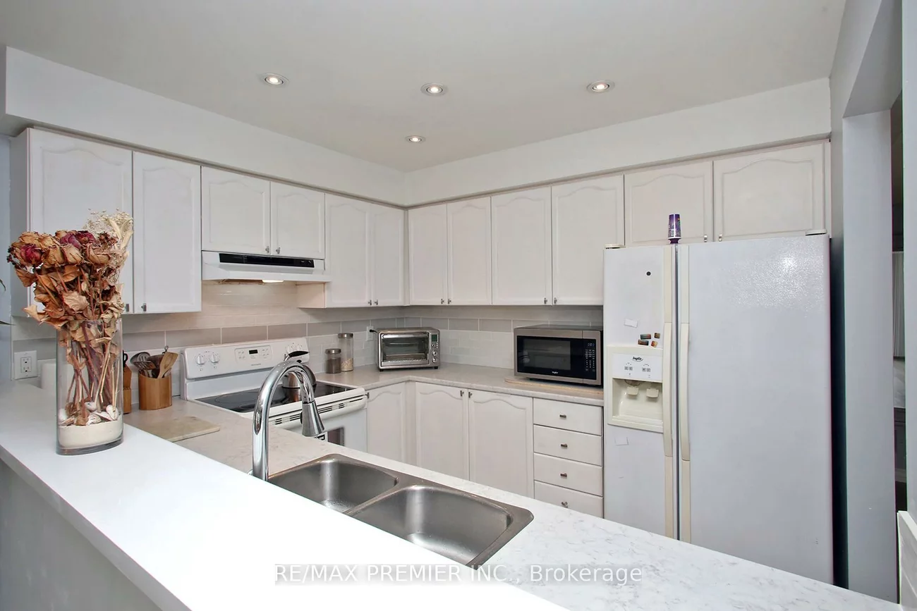 45, Bristol, Hurontario, Mississauga