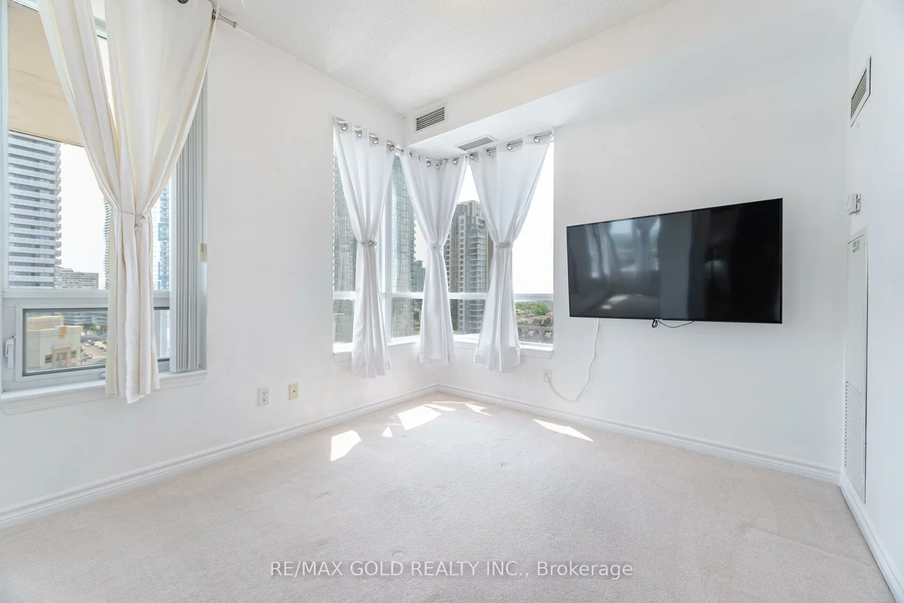 388, Prince Of Wales, City Centre, Mississauga