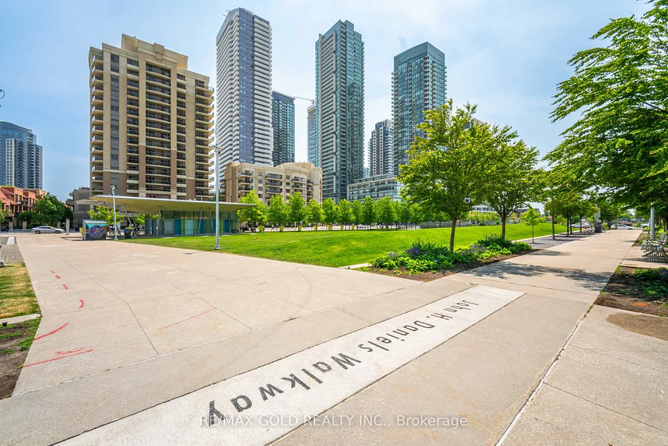 388, Prince Of Wales, City Centre, Mississauga