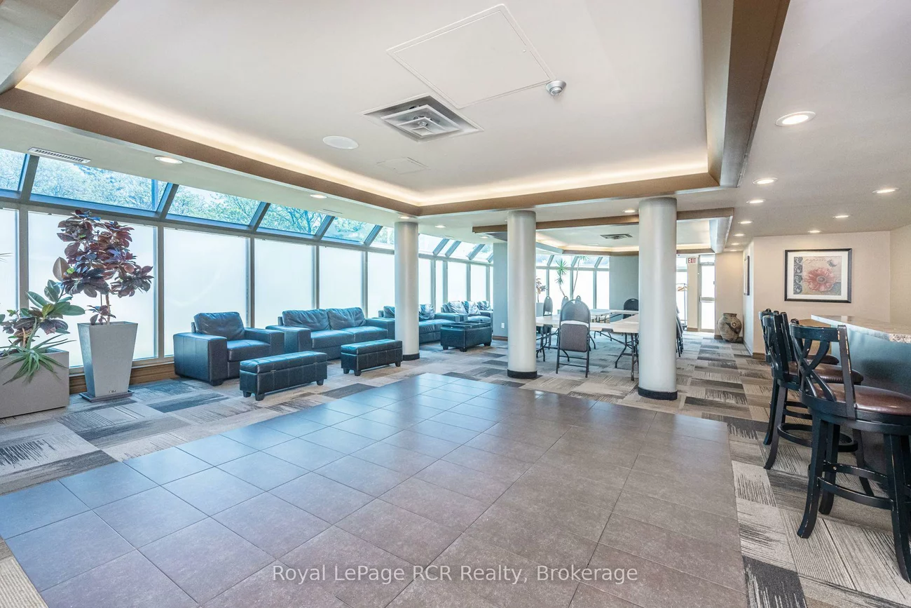 700, Constellation, Hurontario, Mississauga