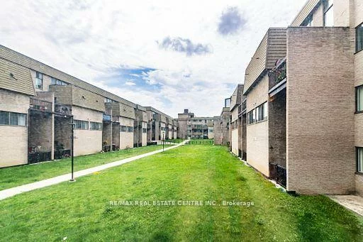 2095, Roche, Sheridan, Mississauga