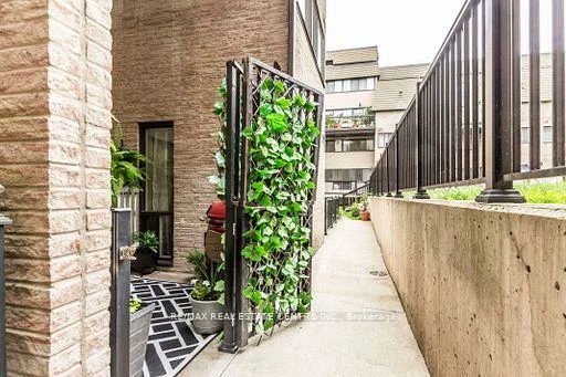2095, Roche, Sheridan, Mississauga