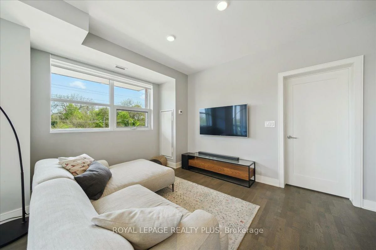 1575, Lakeshore, Clarkson, Mississauga