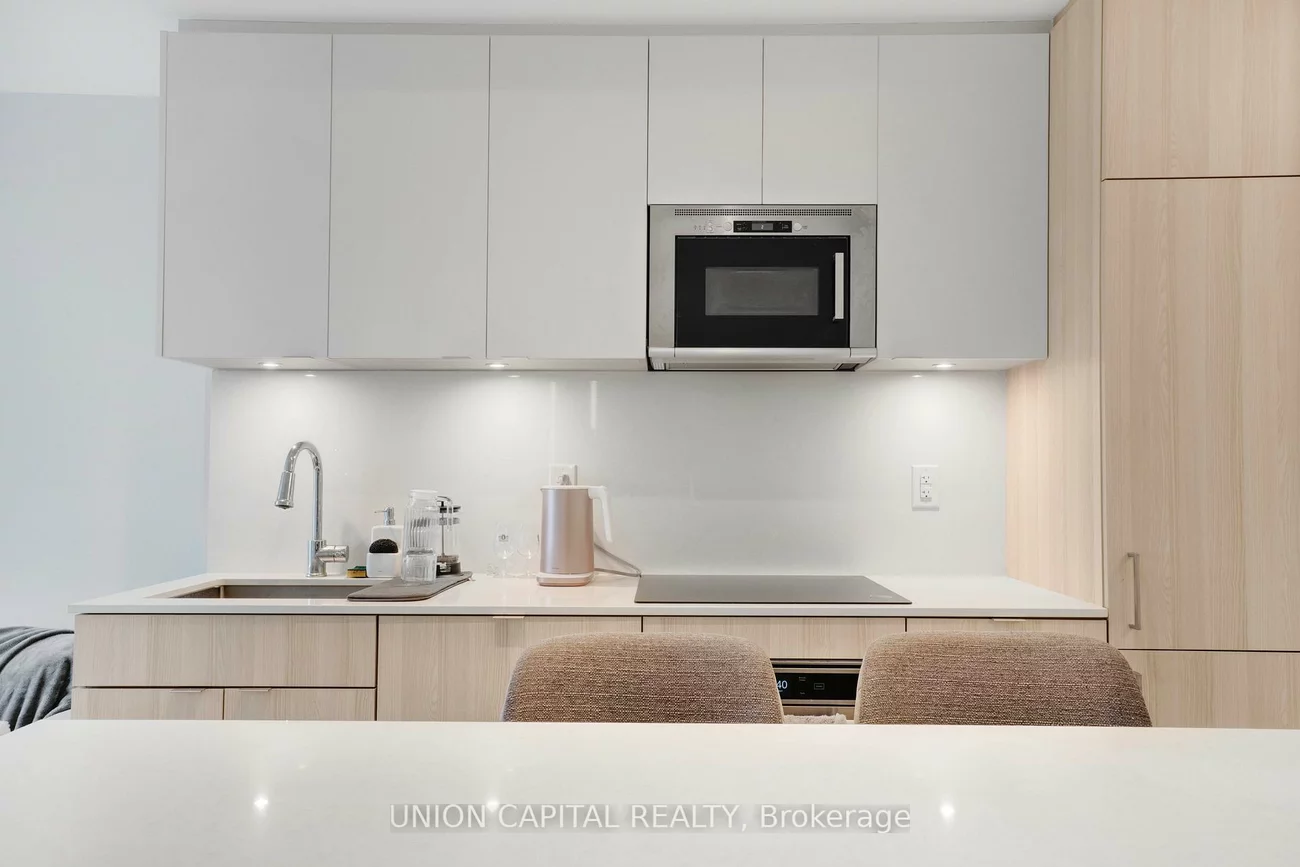 215, Lakeshore, Port Credit, Mississauga
