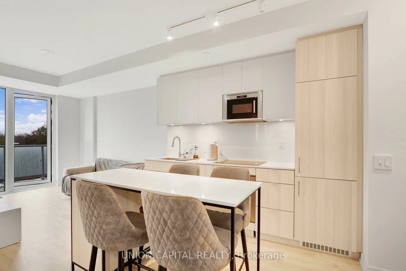 215, Lakeshore, Port Credit, Mississauga
