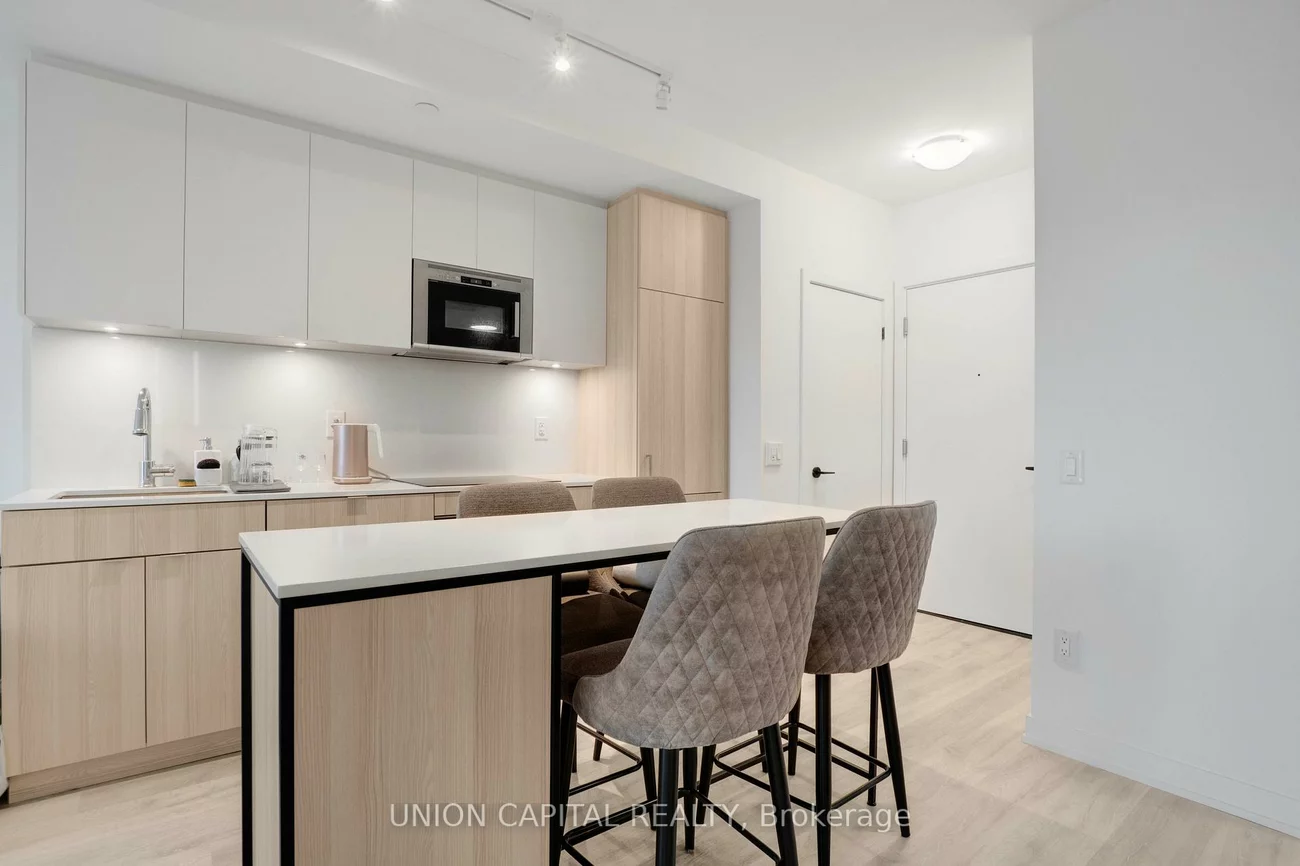 215, Lakeshore, Port Credit, Mississauga