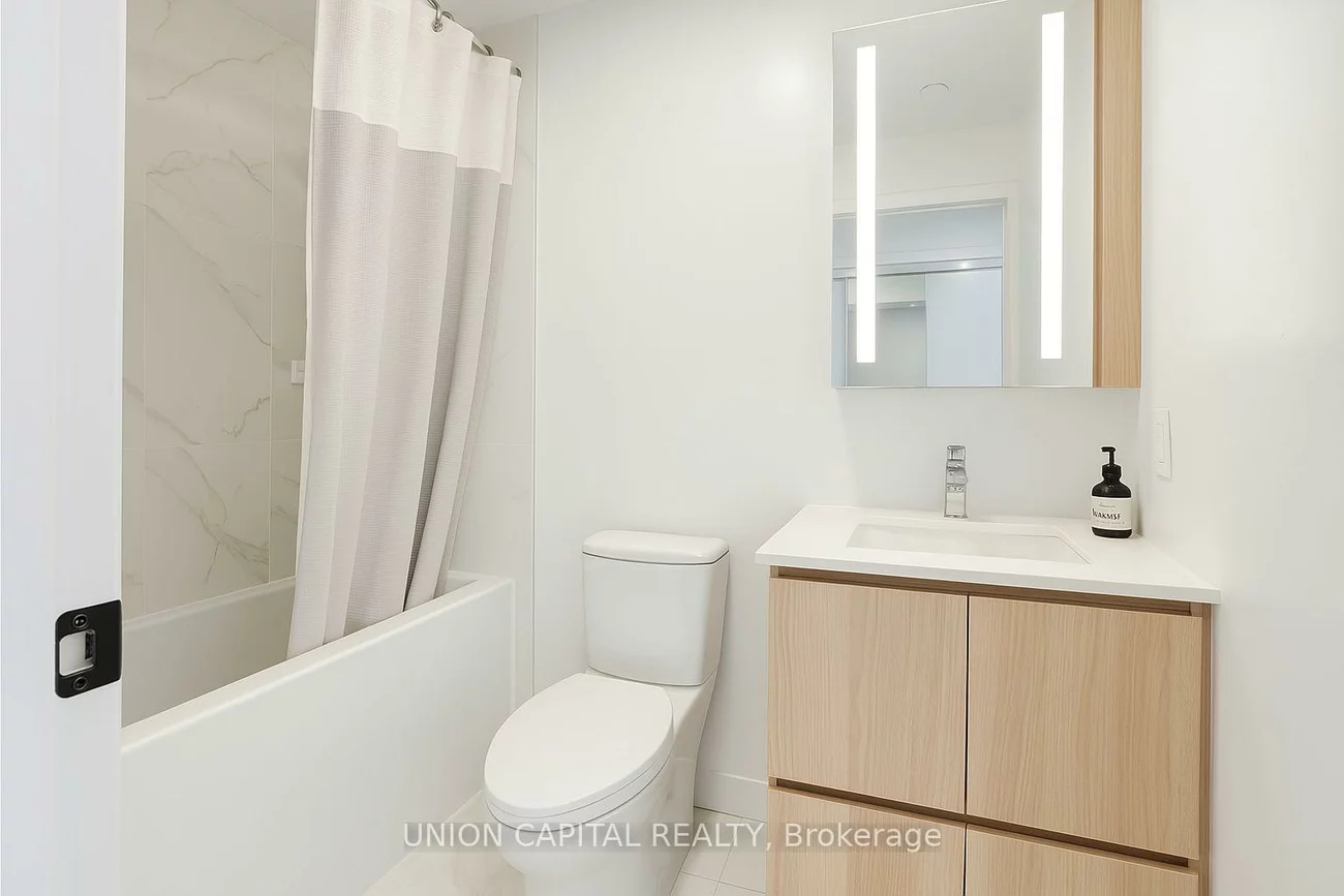 215, Lakeshore, Port Credit, Mississauga