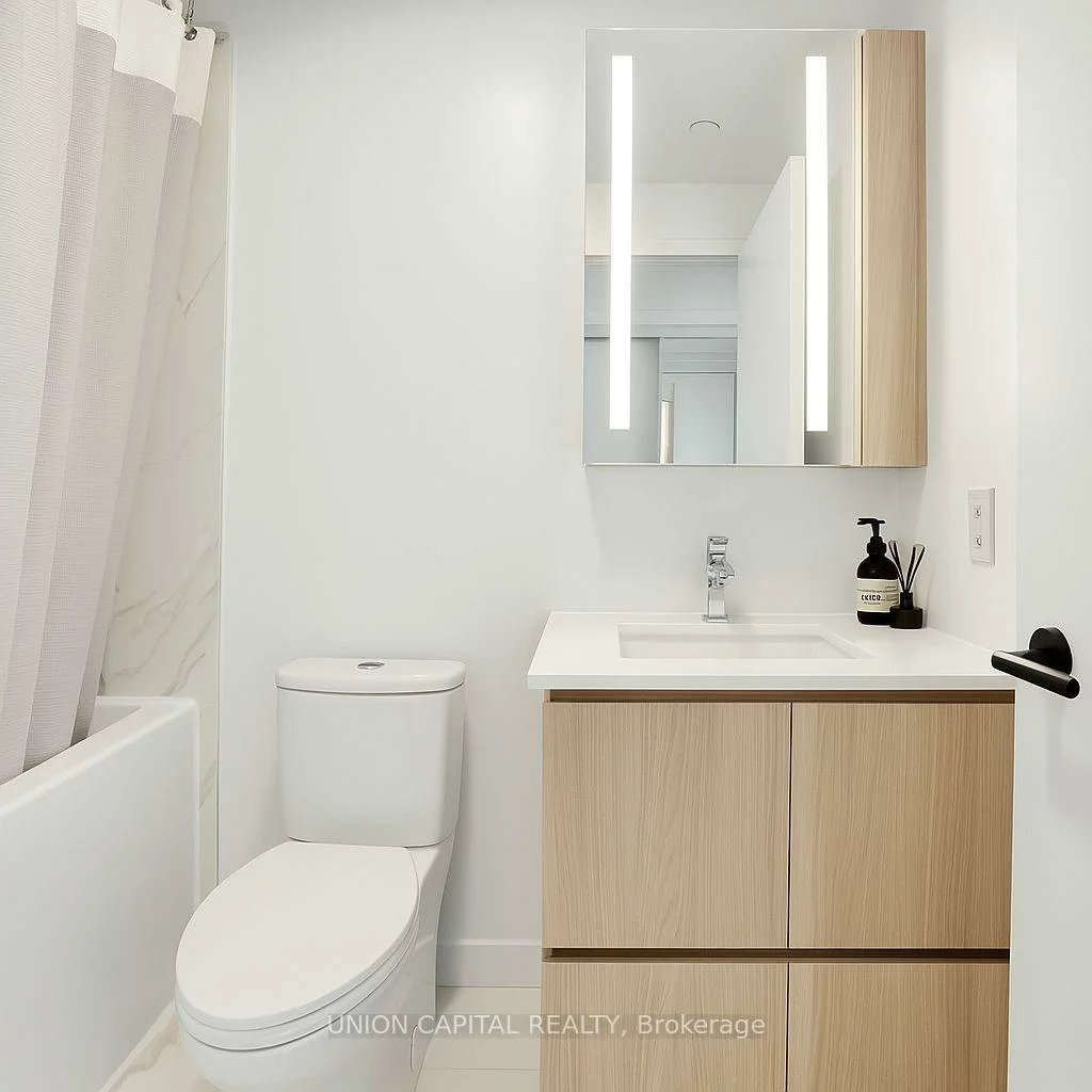 215, Lakeshore, Port Credit, Mississauga