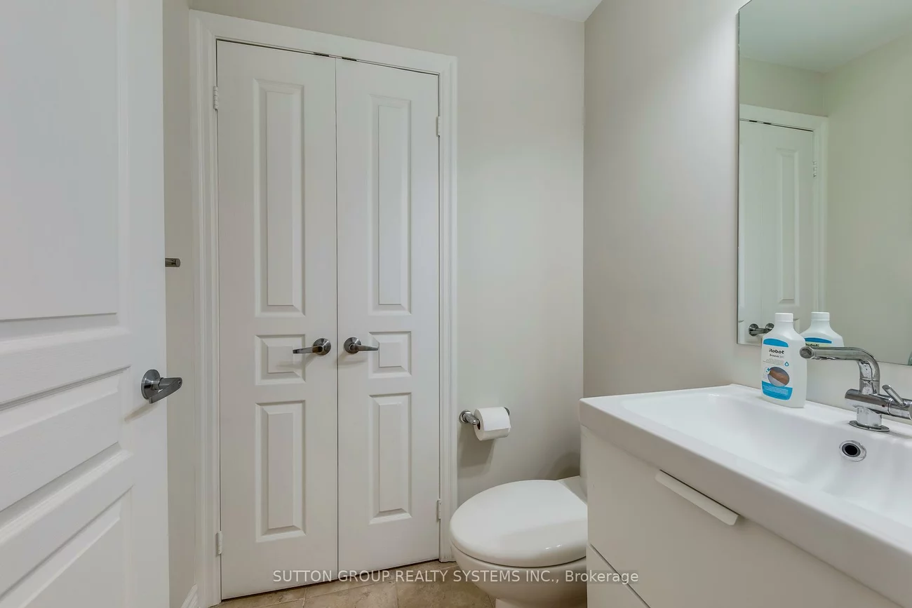 225, Webb, City Centre, Mississauga