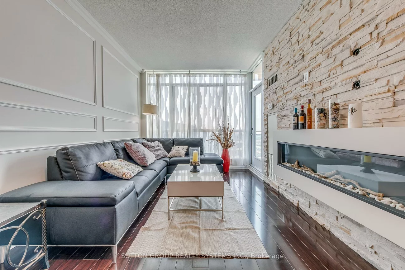 225, Webb, City Centre, Mississauga