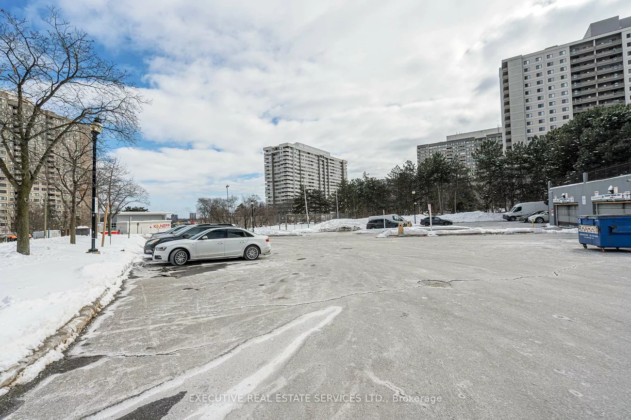 3590, Kaneff, Mississauga Valleys, Mississauga