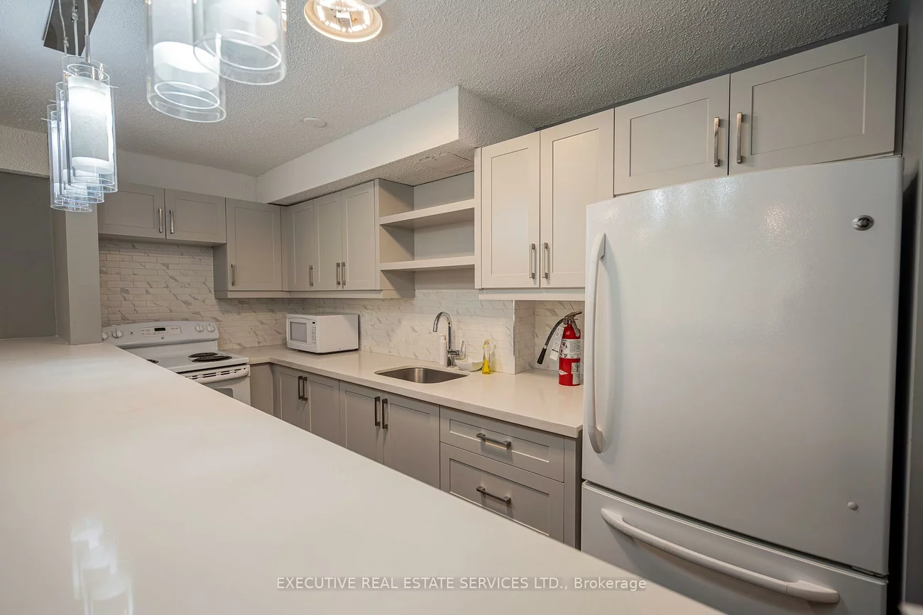 3590, Kaneff, Mississauga Valleys, Mississauga