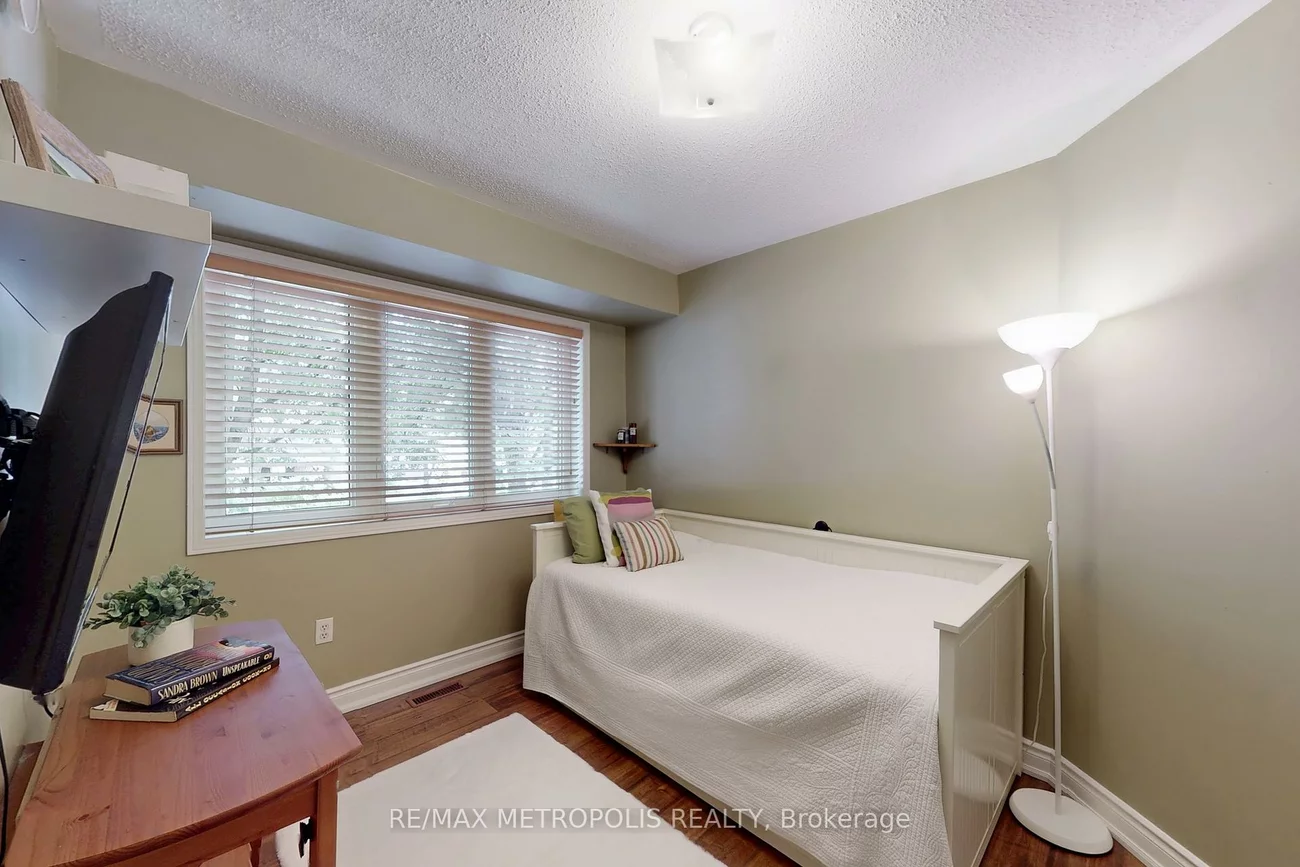 99, Bristol, Hurontario, Mississauga