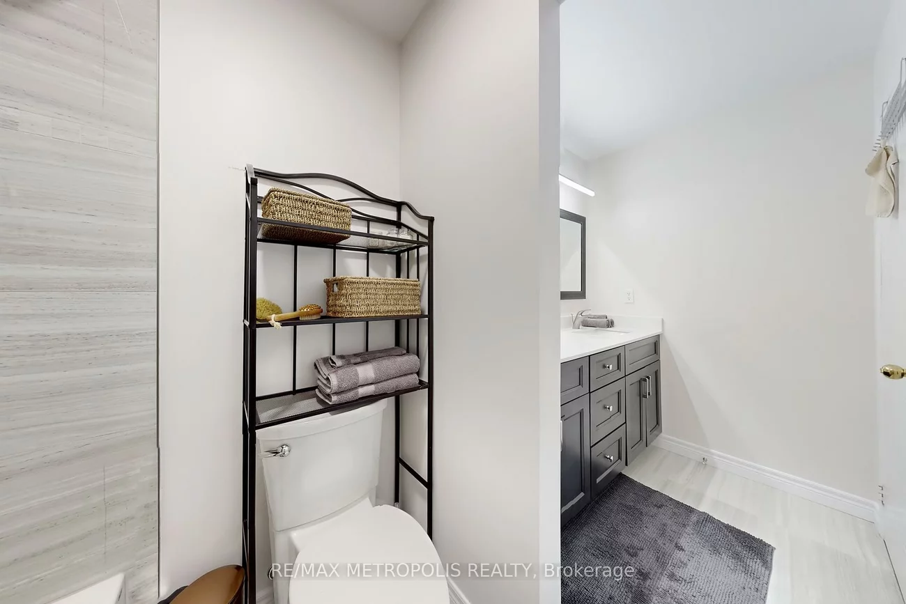 99, Bristol, Hurontario, Mississauga