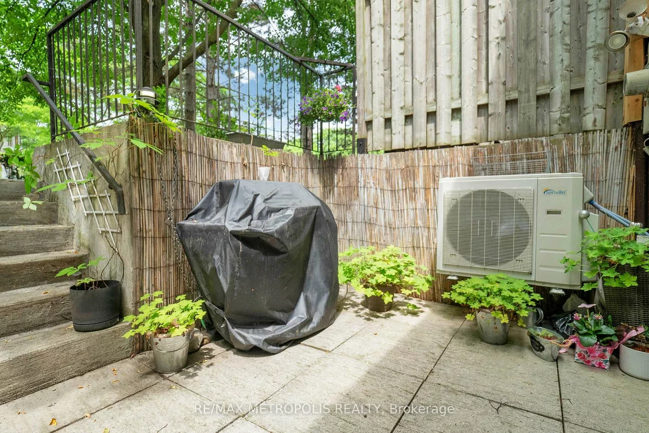 99, Bristol, Hurontario, Mississauga