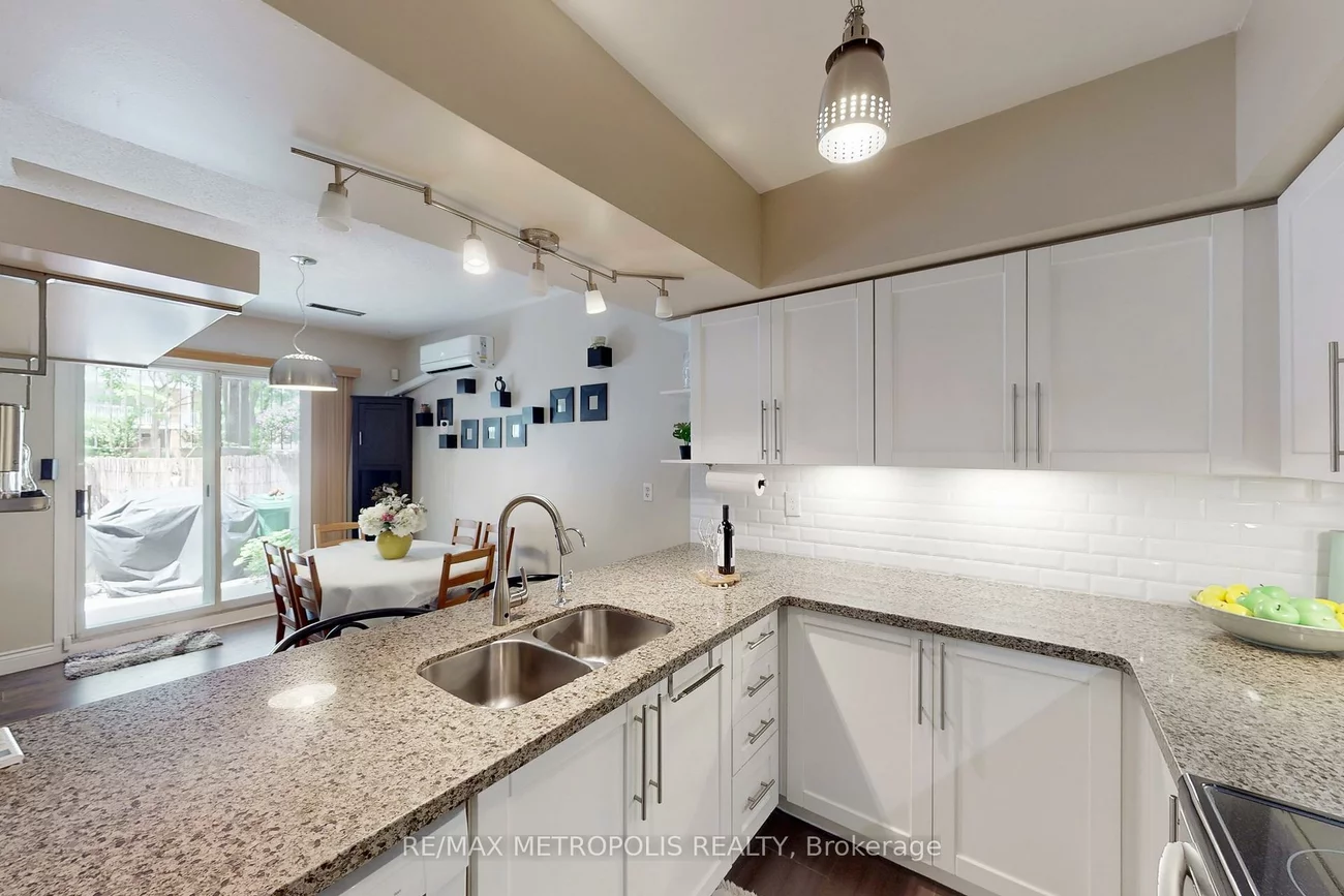 99, Bristol, Hurontario, Mississauga