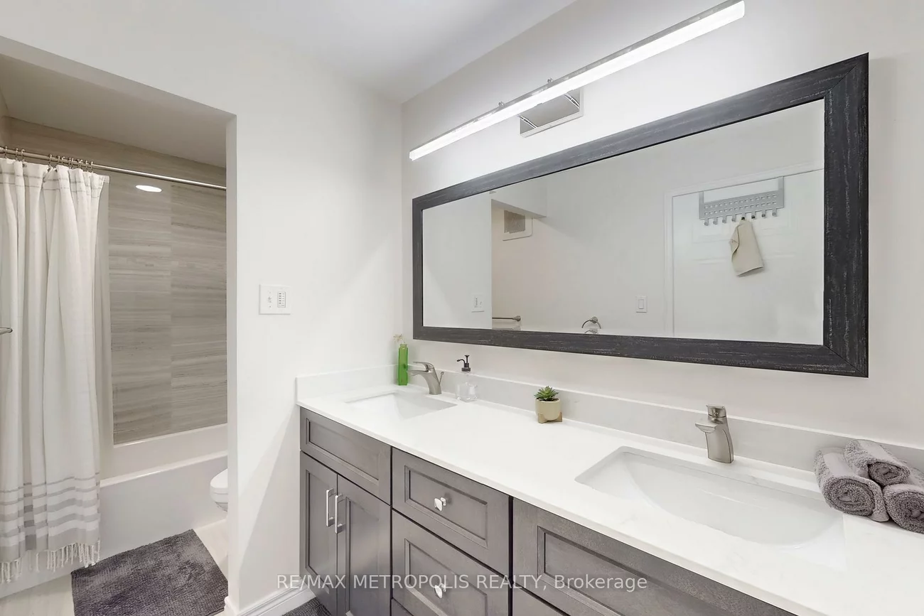 99, Bristol, Hurontario, Mississauga
